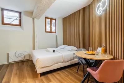 Un ou plusieurs lits dans un hébergement de l'établissement Studio charmant ile saint louis Paris 4 - 2P