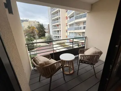 Balcon ou terrasse dans l'établissement Courbevoie Studio terrasse situe pres de Paris