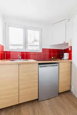 Cuisine ou kitchenette dans l'établissement Agreable studio coeur de paris - Paris 6 - 2P
