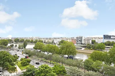 Vue générale sur Paris ou vue de la ville depuis l'appartement