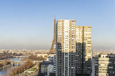 Vue générale sur Paris ou vue de la ville depuis l'appartement