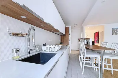 Cuisine ou kitchenette dans l'établissement Appartement familial et lumineux proche Nation