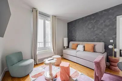Coin salon dans l'établissement #4people#1Bedroom#ChampsElysées#AC