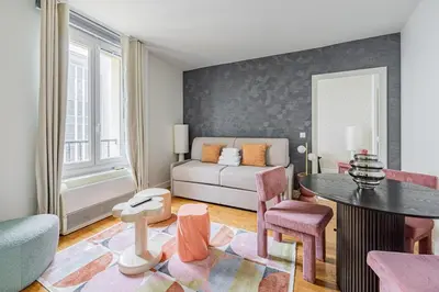 Coin salon dans l'établissement #4people#1Bedroom#ChampsElysées#AC