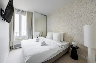 Un ou plusieurs lits dans un hébergement de l'établissement #4people#1Bedroom#ChampsElysées#AC