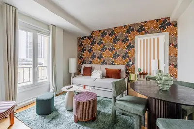 Coin salon dans l'établissement # 4people # 1Bedroom # ChampsElysées # AC