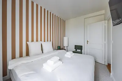 Un ou plusieurs lits dans un hébergement de l'établissement # 4people # 1Bedroom # ChampsElysées # AC