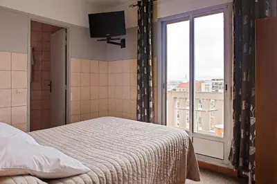 Un ou plusieurs lits dans un hébergement de l'établissement Hôtel de la Comète