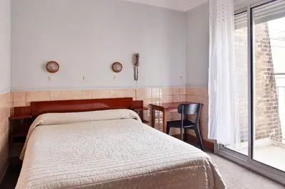 Un ou plusieurs lits dans un hébergement de l'établissement Hôtel de la Comète