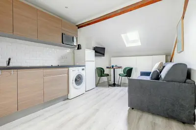 Cuisine ou kitchenette dans l'établissement Studio cosy aux portes de Paris Neuilly-sur-Seine
