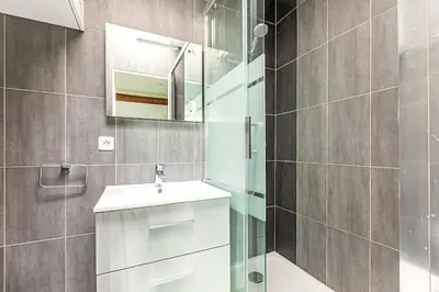 Salle de bains dans l'établissement Studio cosy aux portes de Paris Neuilly-sur-Seine