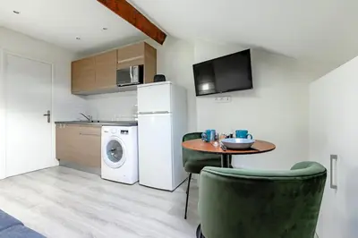 Cuisine ou kitchenette dans l'établissement Studio cosy aux portes de Paris Neuilly-sur-Seine