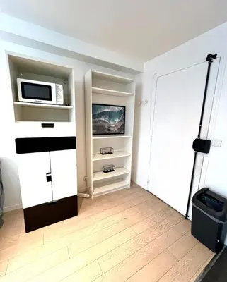Plan de l'établissement Bright 1 bedroom first floor near Republique Paris 10