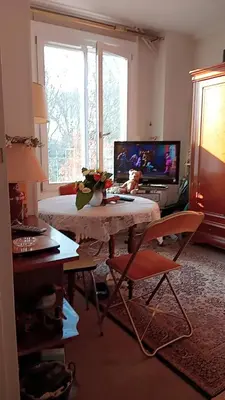 Télévision ou salle de divertissement dans l'établissement Hébergement reposant 20