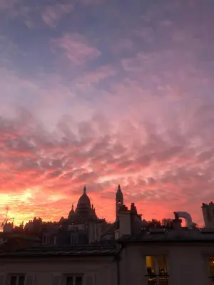 Lever ou coucher de soleil vu de le séjour chez l'habitant ou à proximité