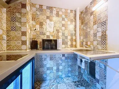Cuisine ou kitchenette dans l'établissement Au Fleuri hotel