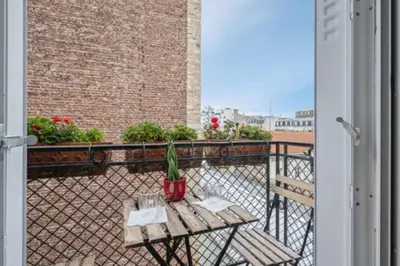 Balcon ou terrasse dans l'établissement Appartement lumineux avec balcon au cœur de Paris