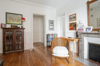 Bibliothèque dans l'appartement