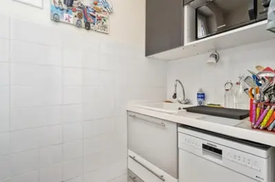 Cuisine ou kitchenette dans l'établissement Appartement lumineux avec balcon au cœur de Paris