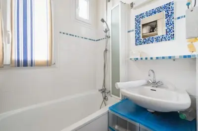 Salle de bains dans l'établissement Appartement lumineux avec balcon au cœur de Paris