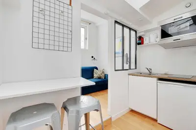Cuisine ou kitchenette dans l'établissement Intimate Studio - 2 Guests - Le Marais
