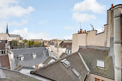 Vue générale sur Paris ou vue de la ville depuis l'appartement