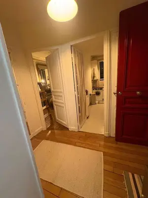 Cuisine ou kitchenette dans l'établissement Authentic Parisian apartment 12th arrondissement