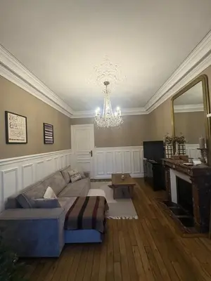 Coin salon dans l'établissement Authentic Parisian apartment 12th arrondissement