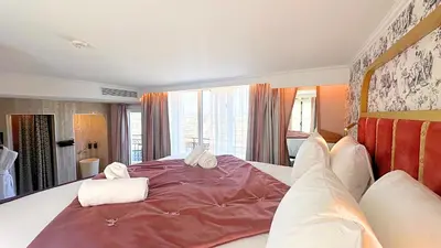 Un ou plusieurs lits dans un hébergement de l'établissement Hôtel BOHEM, Sacré-Cœur