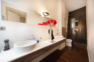 Salle de bains dans l'établissement Champs-Élysées Luxe Palace