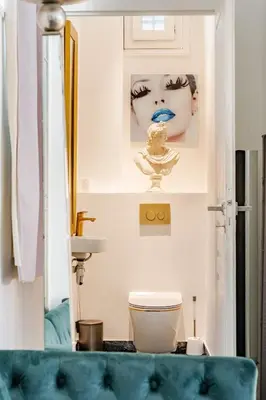 Salle de bains dans l'établissement Champs-Élysées Luxe Palace