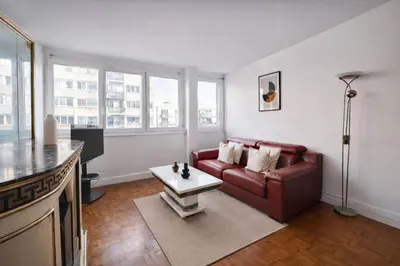 Coin salon dans l'établissement Appartement charmant près du parc Montsouris