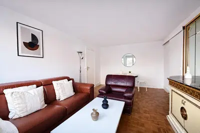 Coin salon dans l'établissement Appartement charmant près du parc Montsouris