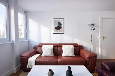Coin salon dans l'établissement Appartement charmant près du parc Montsouris
