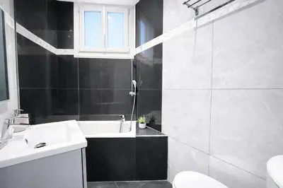 Salle de bains dans l'établissement Splendide 3 pièces à Issy-les-Moulineaux