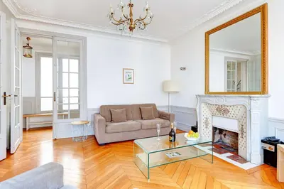 Coin salon dans l'établissement Appartement de charme au coeur de Montorgueil