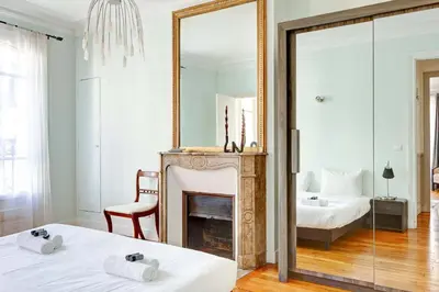 Un ou plusieurs lits dans un hébergement de l'établissement Appartement de charme au coeur de Montorgueil
