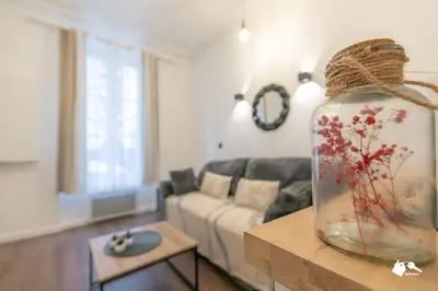 Coin salon dans l'établissement Beautiful 2persons apartment Montparnasse - Commandeur