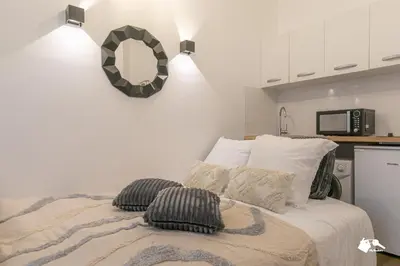 Cuisine ou kitchenette dans l'établissement Beautiful 2persons apartment Montparnasse - Commandeur