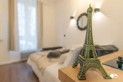 Un ou plusieurs lits dans un hébergement de l'établissement Beautiful 2persons apartment Montparnasse - Commandeur