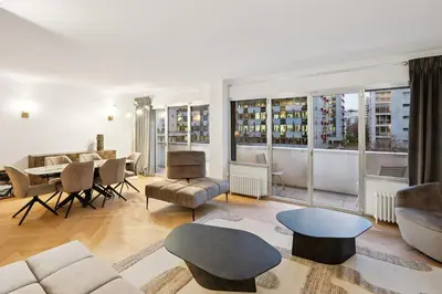 Coin salon dans l'établissement Eiffel Tower View - 3B - High-End Apartment