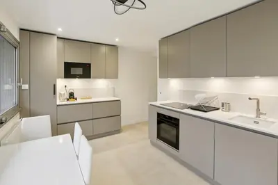 Cuisine ou kitchenette dans l'établissement Eiffel Tower View - 3B - High-End Apartment