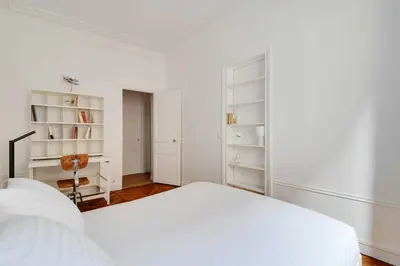 Un ou plusieurs lits dans un hébergement de l'établissement Luxury Apartment 4BR-8P-Eiffel Tower