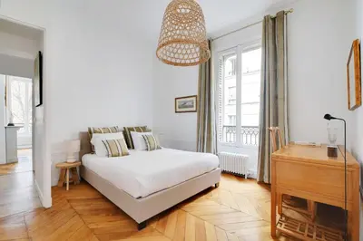 Un ou plusieurs lits dans un hébergement de l'établissement Luxury Apartment 4BR-8P-Eiffel Tower