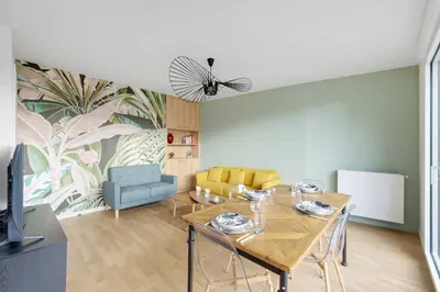 Coin salon dans l'établissement 3bdr-4P family flat on the outskirts of Paris