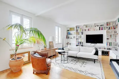 Télévision ou salle de divertissement dans l'établissement Beautiful Apartment 2BR-3P- Beaugrenelle