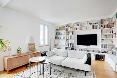 Télévision ou salle de divertissement dans l'établissement Beautiful Apartment 2BR-3P- Beaugrenelle