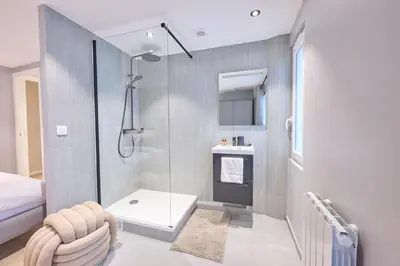 Salle de bains dans l'établissement Modern with terrace & 4 spacious bedrooms