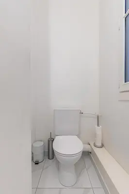 Salle de bains dans l'établissement Beautiful 3 bedroom with balcony in Le Marais & Bastille on foot