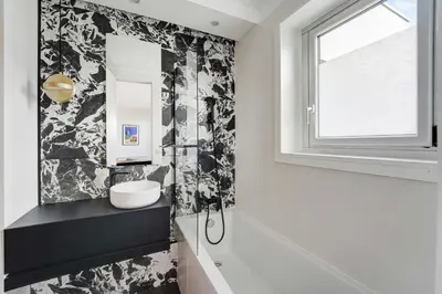 Salle de bains dans l'établissement Elegant Apartment - 1BR- 2P- Nation